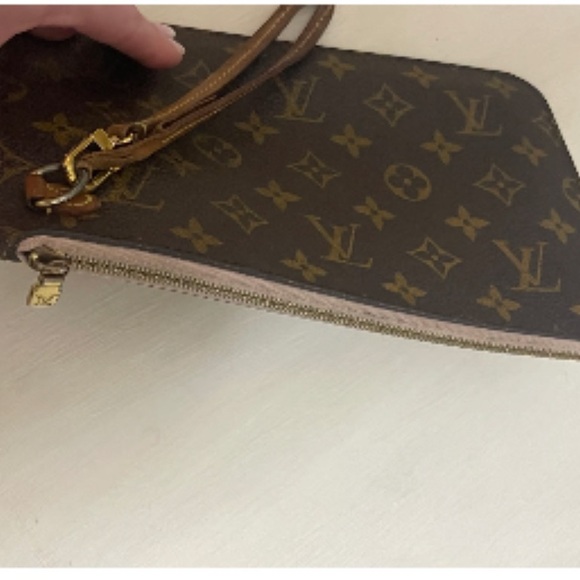 Louis Vuitton MM pouch - Picture 2 of 8